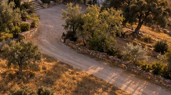 Extranjeros que compran una finca en Extremadura: NIE, cuenta, poderes y trámites